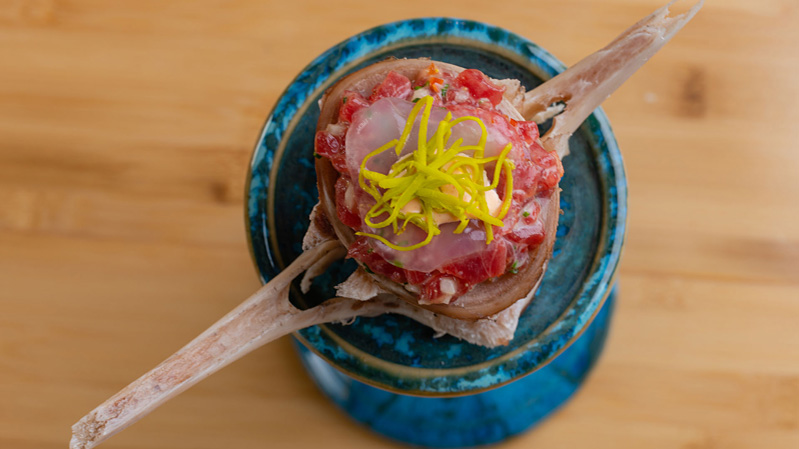 Tartar con médula en tempura y crema de huevo - Fuentes