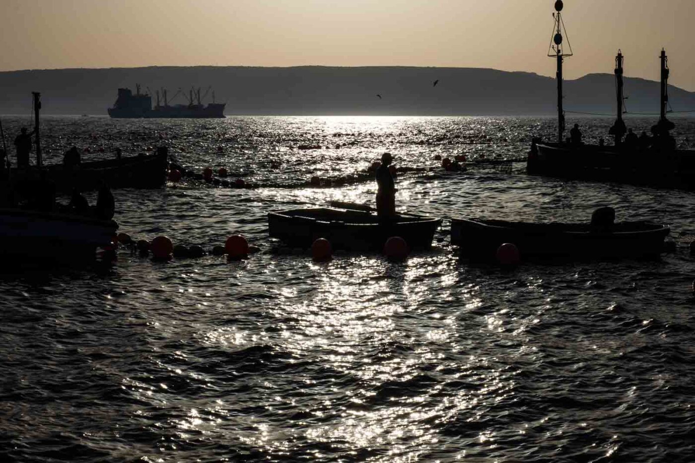 Barco saliendo hacia la almadraba de Barbate